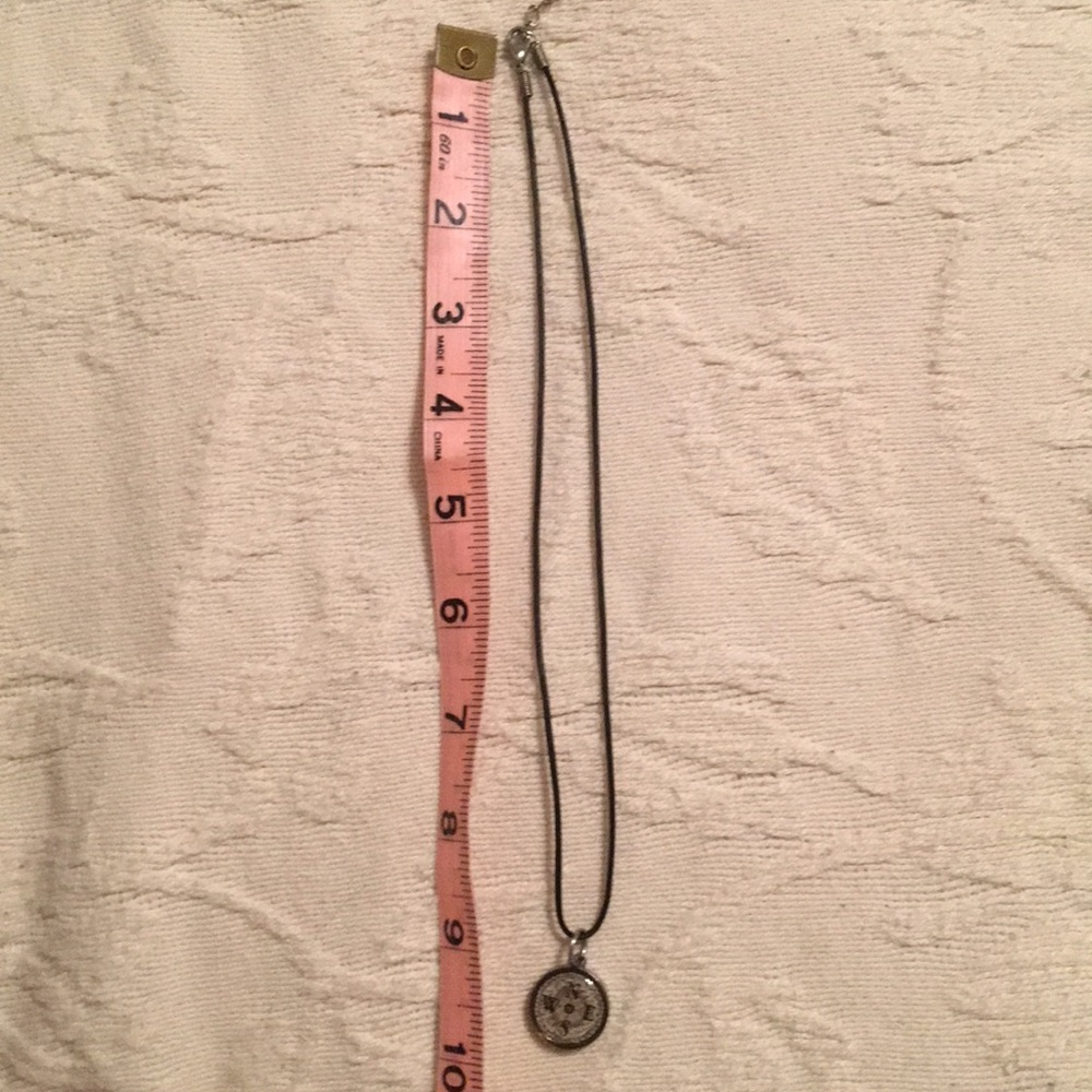 Compass design necklace - Picture 4 of 4